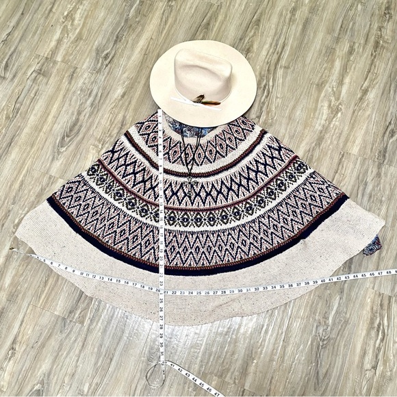 Wool blend poncho knit sweater w Aztec/southwestern/praire/fairisle/cottage vibe - Picture 12 of 12
